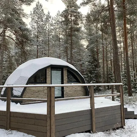 Pokemaja Nõva Männimetsas